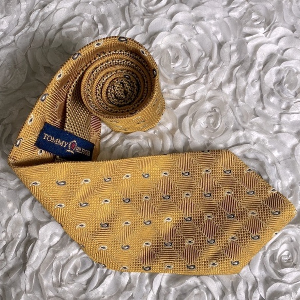 New Tommy Hilfiger mens silk paisley tie